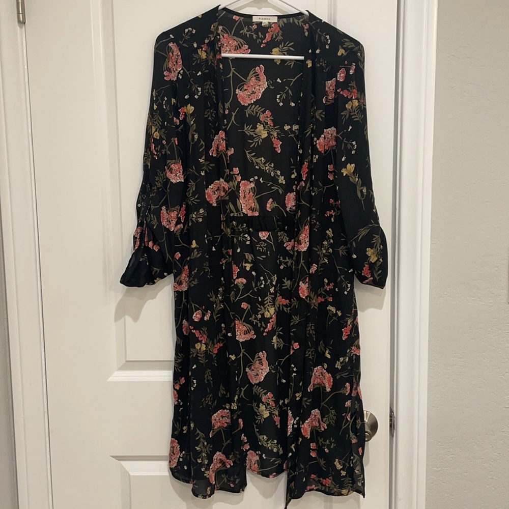 Like new Pleione duster with pockets.  Size medium